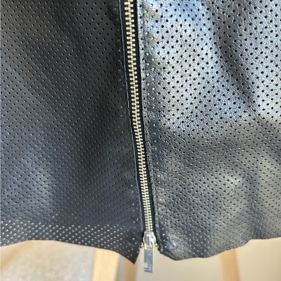 Ice jeans by iceberg 100% leather skirt - Picture 4 of 11